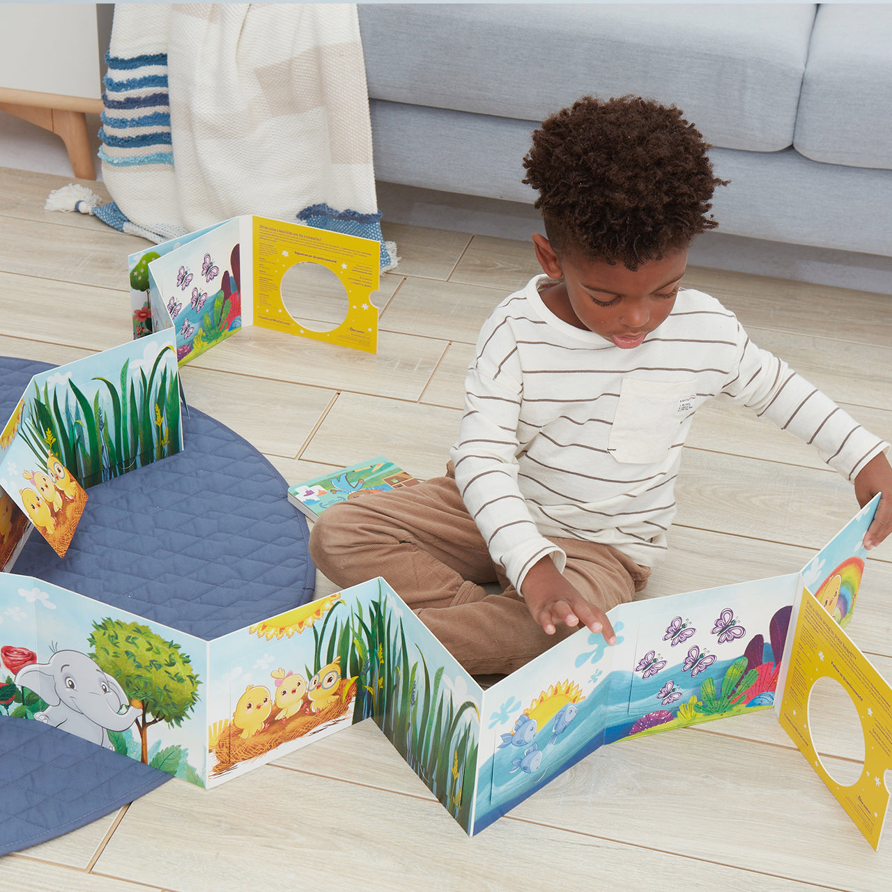 All the Colors / De Colores, Flip & Play Bilingual Book